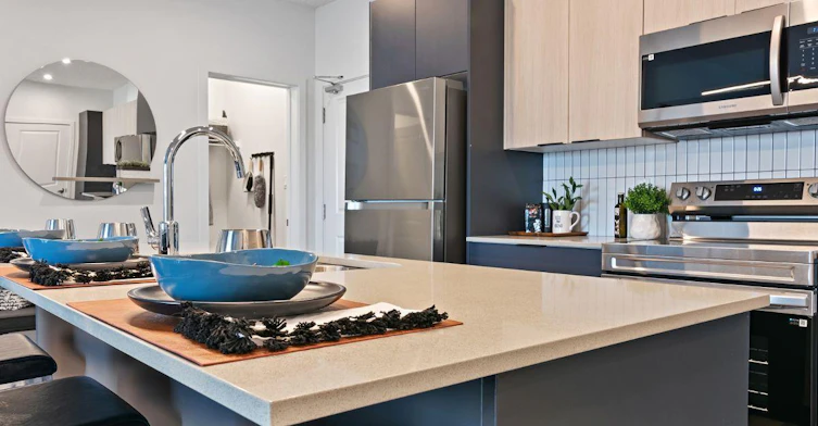 21818 91a Avenue Northwest, Edmonton, AB, T5T 7S3 - 4