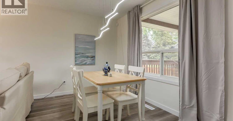4627 73 Street Northwest, Calgary, AB, T3B 2N7 - 9