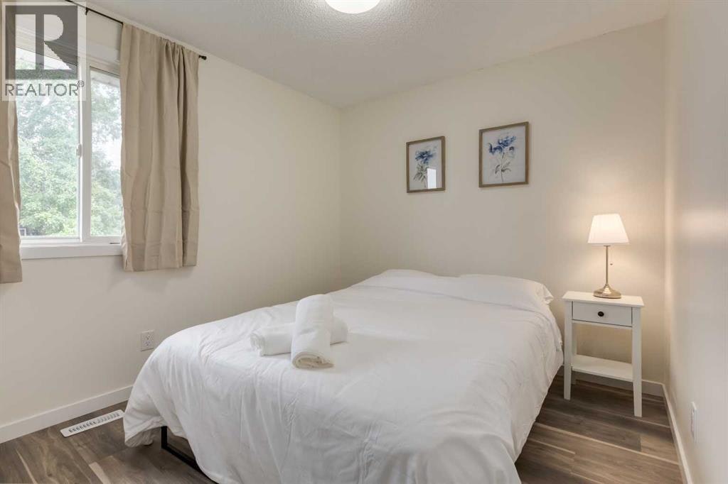4627 73 Street Northwest, Calgary, AB, T3B 2N7 - 20