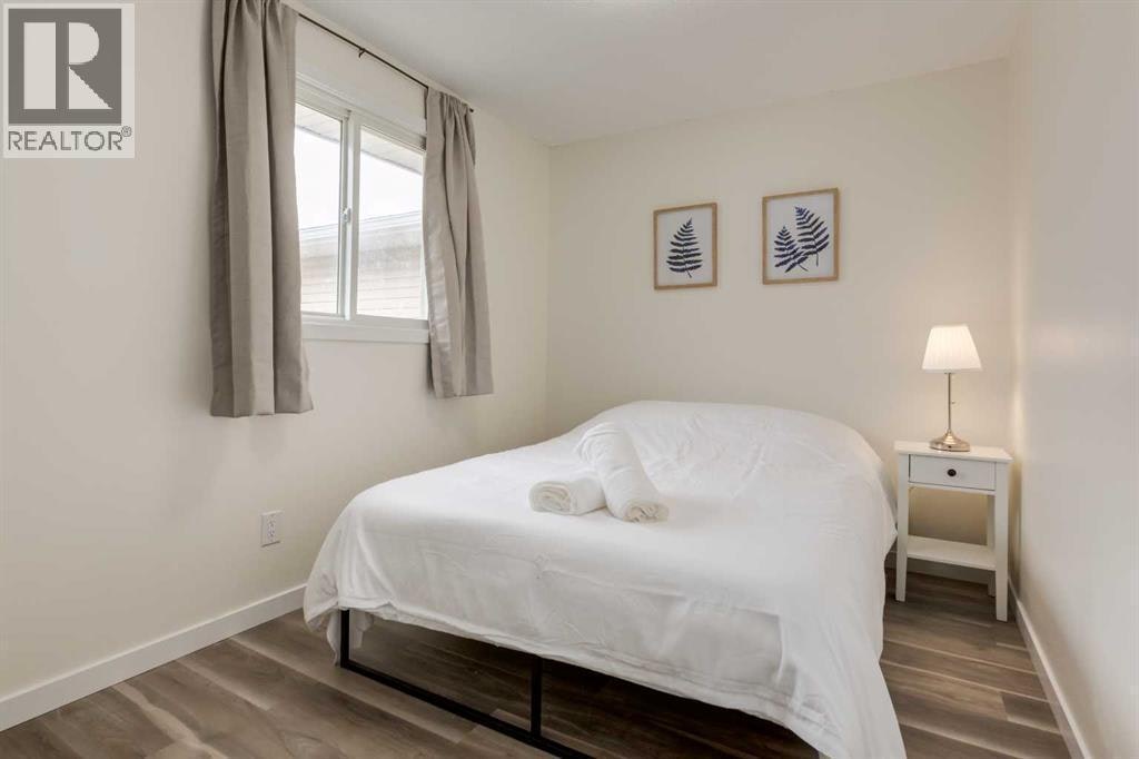 4627 73 Street Northwest, Calgary, AB, T3B 2N7 - 24