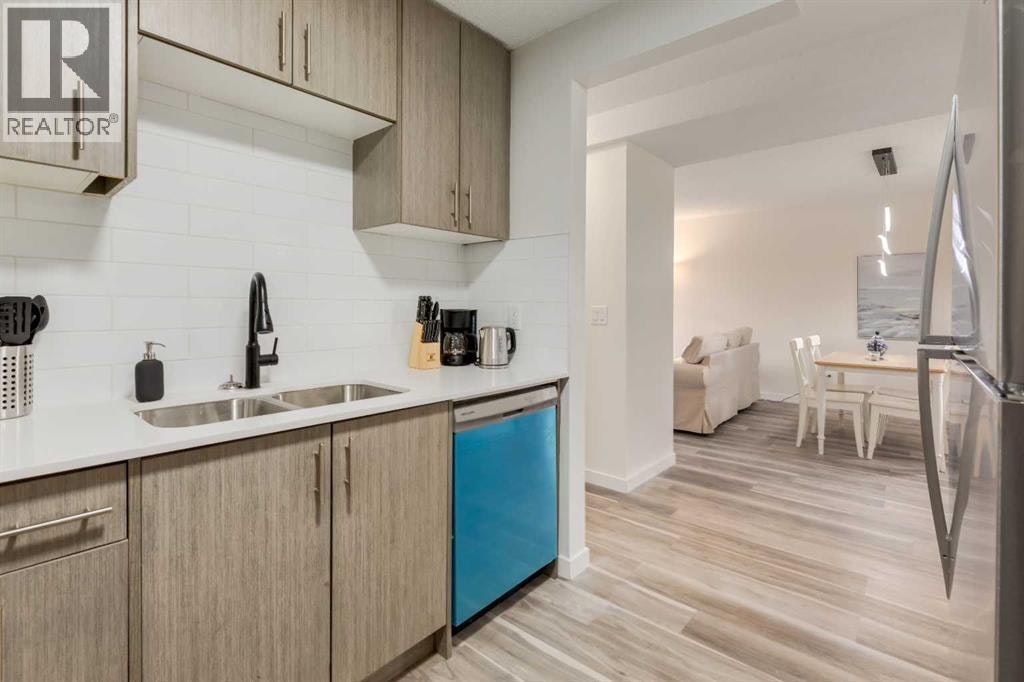 4627 73 Street Northwest, Calgary, AB, T3B 2N7 - 7