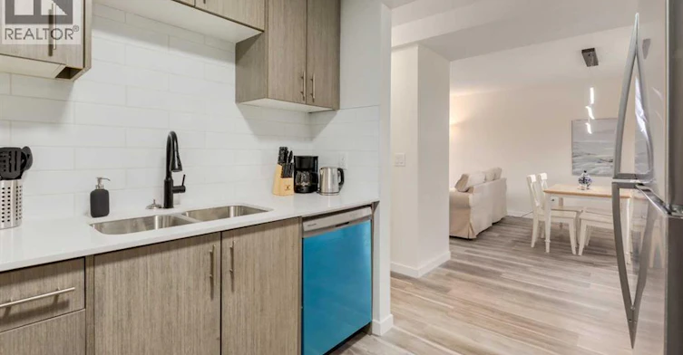 4627 73 Street Northwest, Calgary, AB, T3B 2N7 - 7