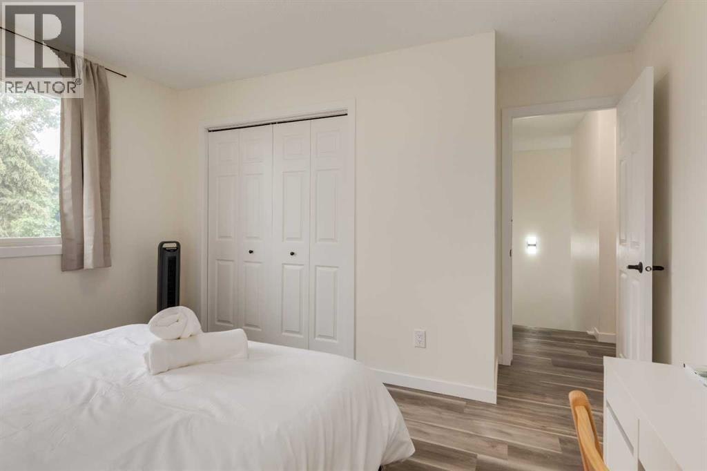 4627 73 Street Northwest, Calgary, AB, T3B 2N7 - 23