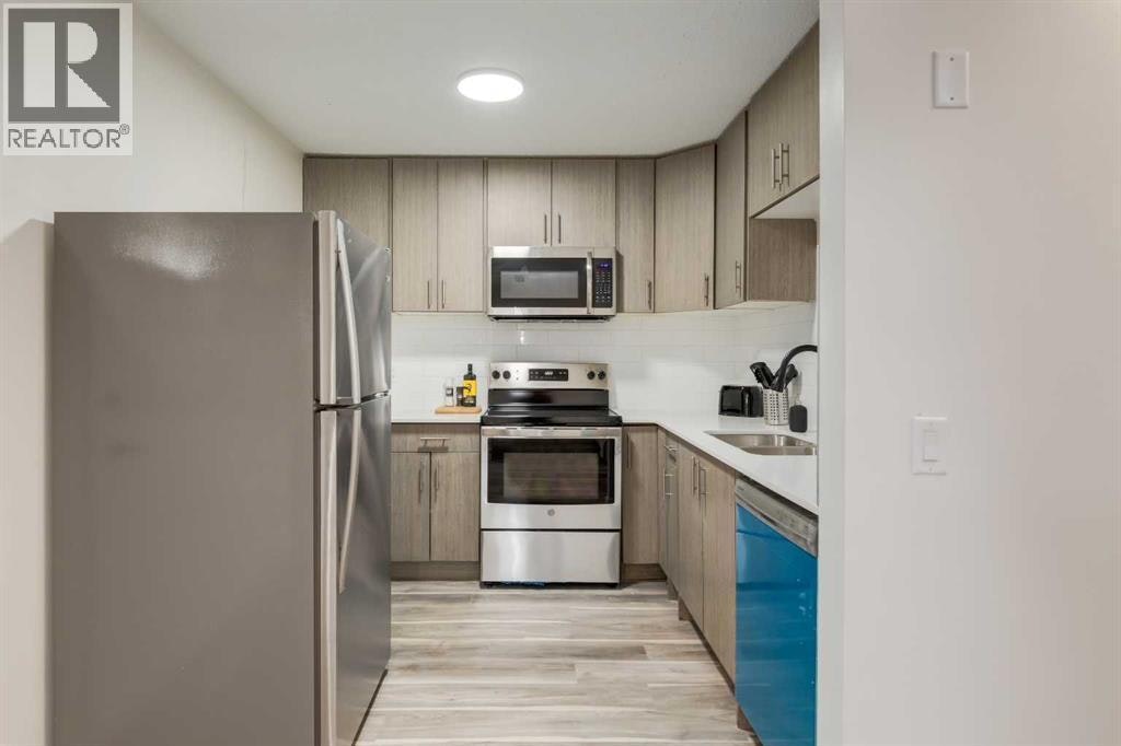 4627 73 Street Northwest, Calgary, AB, T3B 2N7 - 5