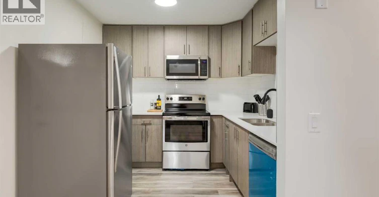 4627 73 Street Northwest, Calgary, AB, T3B 2N7 - 5