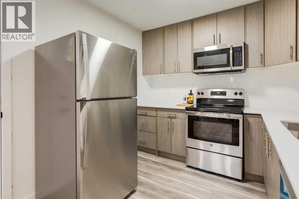 4627 73 Street Northwest, Calgary, AB, T3B 2N7 - 6