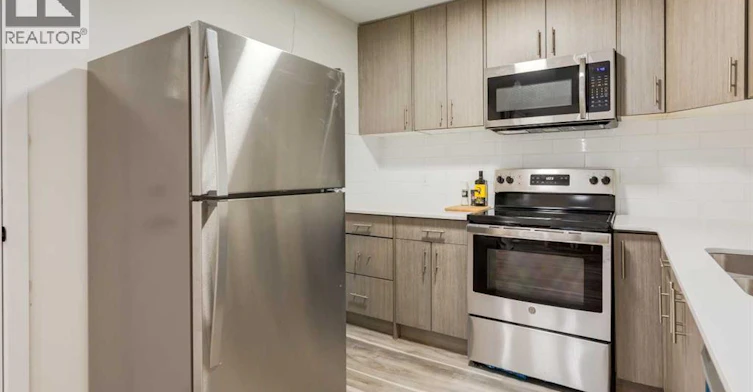 4627 73 Street Northwest, Calgary, AB, T3B 2N7 - 6