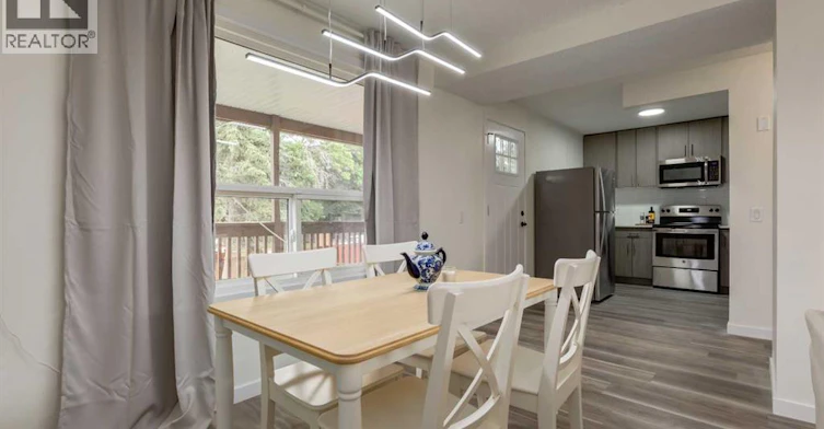 4627 73 Street Northwest, Calgary, AB, T3B 2N7 - 8