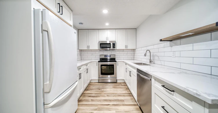 Lower-5808 Dalridge Hill Northwest, Calgary, AB, T3A 1L9