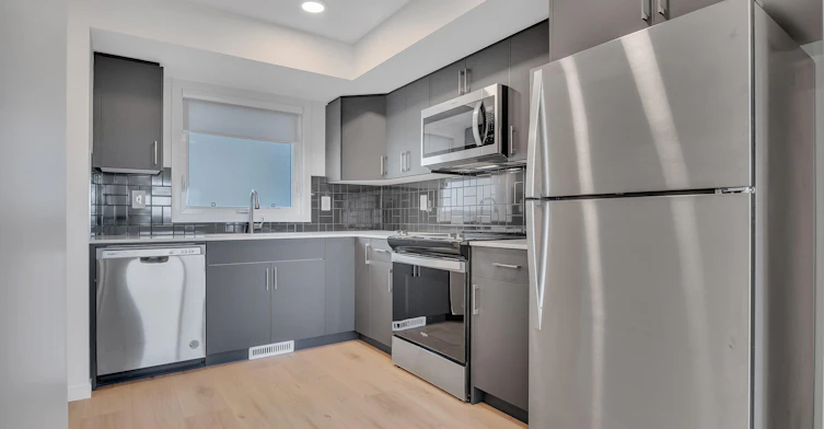 G-8132 227 Street Northwest, Edmonton, AB, T5T 4N5