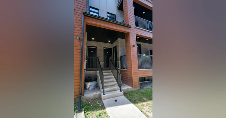 5938 Hazeldean Road, Ottawa, ON, K2S 1B9 - 2