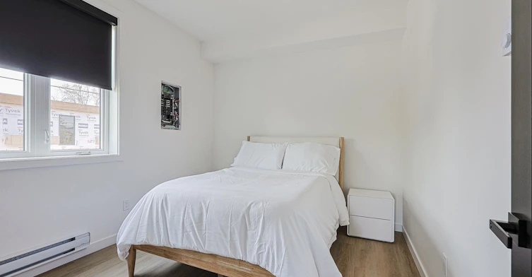 4-159 Locksley Avenue, Toronto, ON, M6B 3N6 - 6