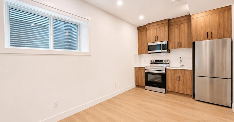 1-515 17 Avenue Northwest, Calgary, AB, T2M 0N4 - 2