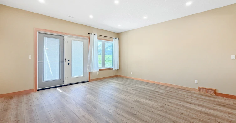Lower-2925 214 Street, Crowsnest Pass, AB, T0K 0E0 - 5