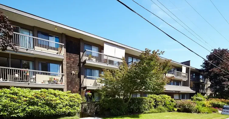 204-1550 Blackwood Street, Surrey, BC, V4B 3V4