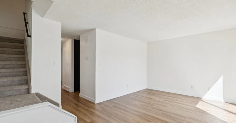 16435 115 Street Northwest, Edmonton, AB, T5X 5E8 - 2