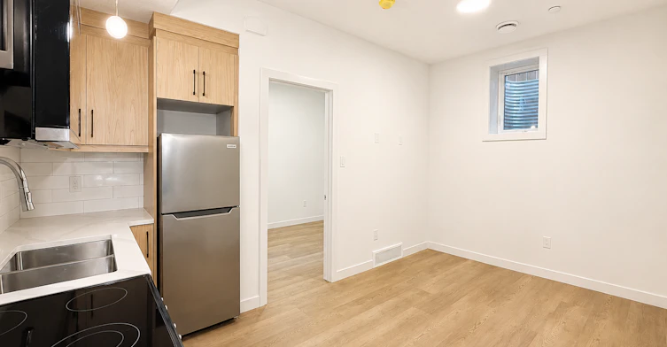 201 B-227 26 Avenue Northeast, Calgary, AB, T2E 1Z1 - 3