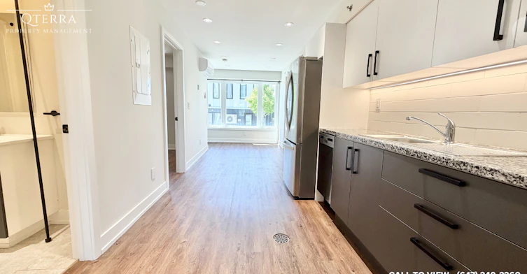 3-12 Batavia Avenue, Toronto, ON, M6N 4A2