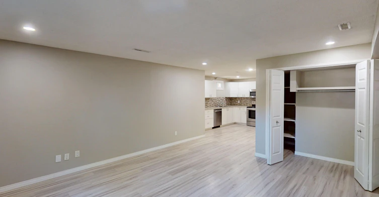 39 Street SW, Calgary, AB, T3E 3J1 - 2