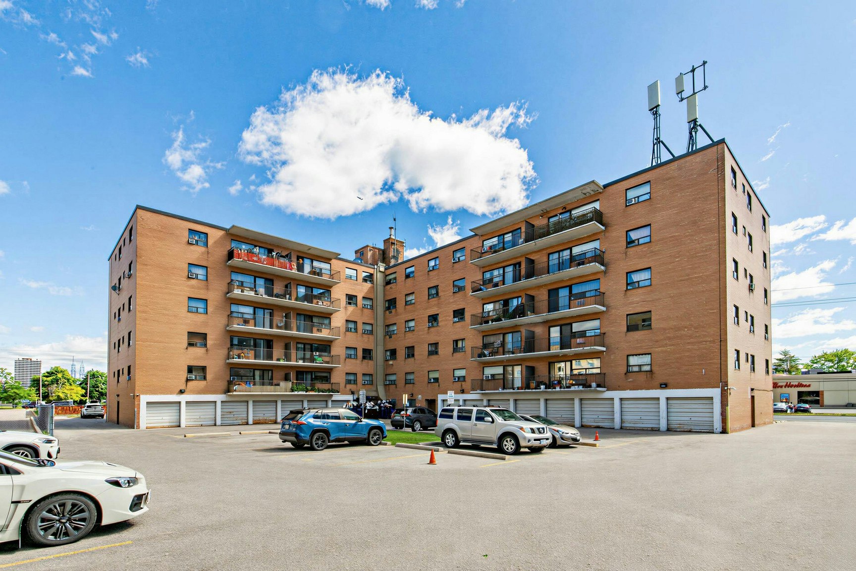 302-4918 Bathurst Street, Toronto, ON, M2R 1X7 - 11