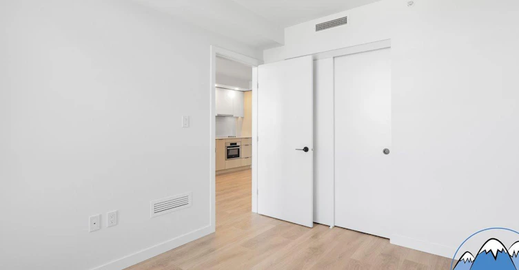 13738 Central Avenue, Surrey, BC, V3T 0X5 - 14