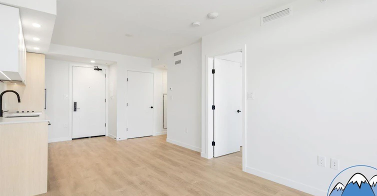 13738 Central Avenue, Surrey, BC, V3T 0X5 - 8