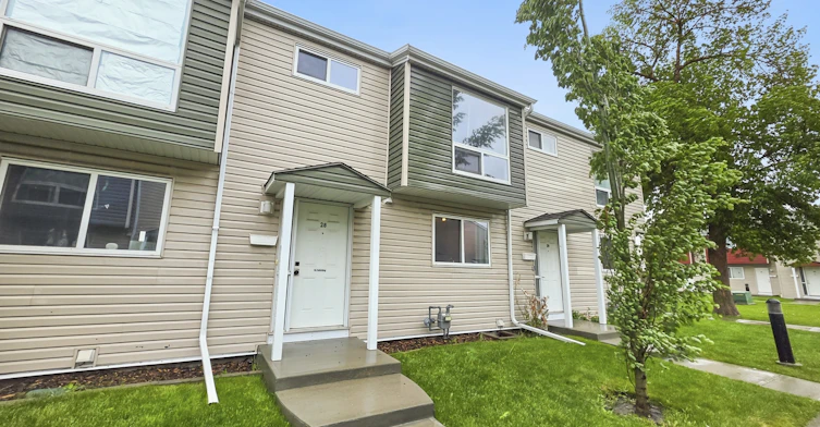 5425 Pensacola Crescent Southeast, Calgary, AB, T2A 2G7 - 2