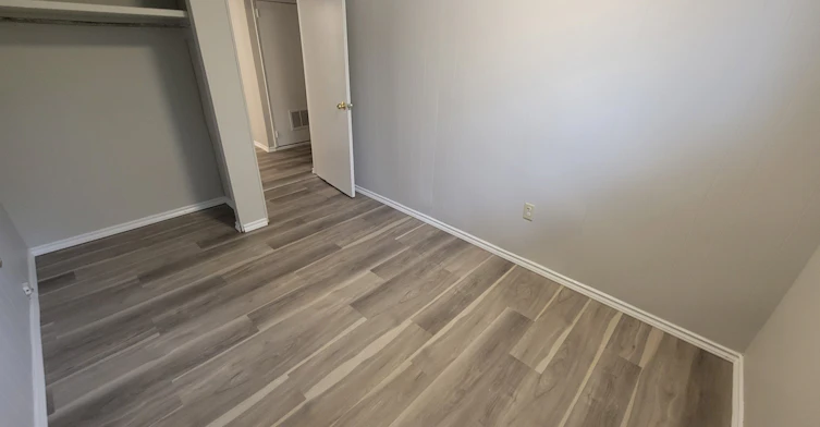 2107 86 Street Northwest, Edmonton, AB, T6K 1Z9 - 5