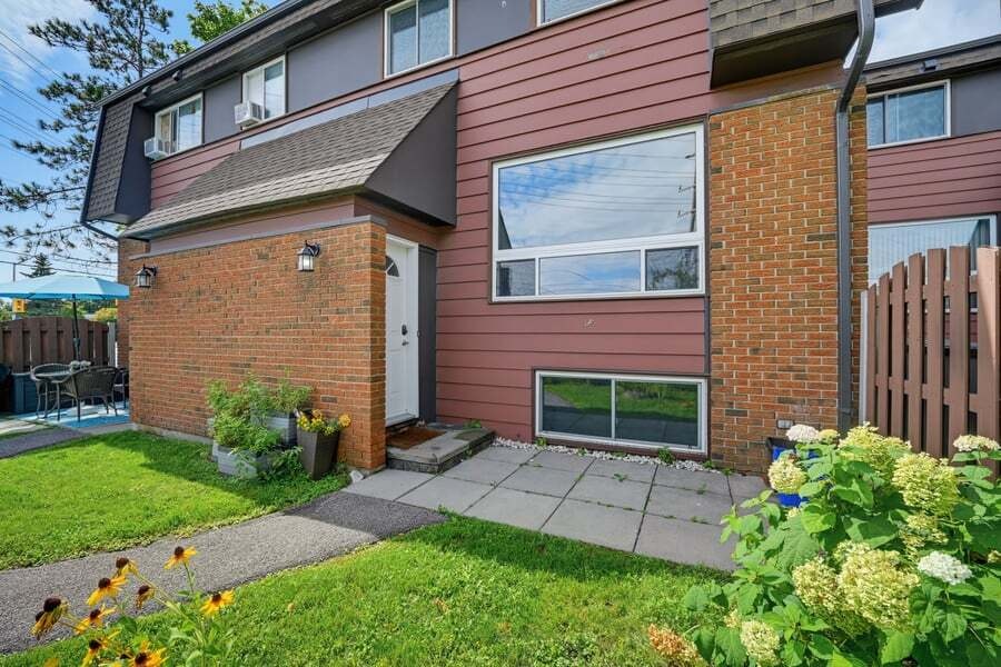 F-1 Banner Road, Ottawa, ON, K2H 8T3