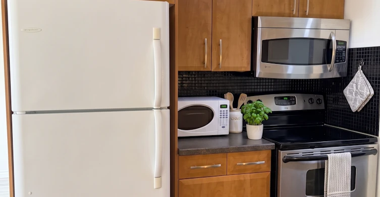 9909 104 Street Northwest, Edmonton, AB, T5K 2G5 - 7