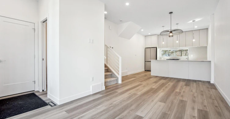 9115 65 Avenue Northwest, Edmonton, AB, T6E 0J8 - 6