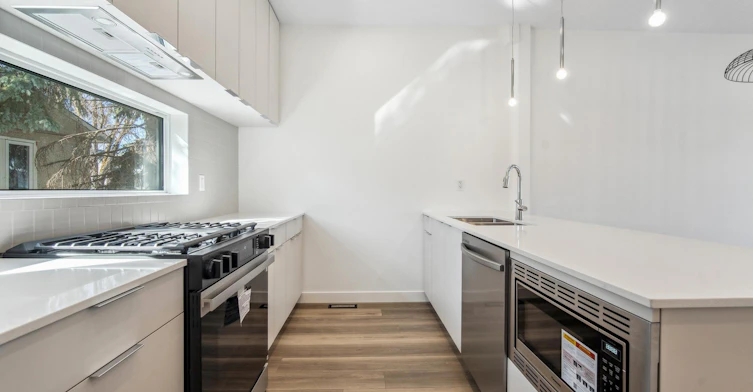 9115 65 Avenue Northwest, Edmonton, AB, T6E 0J8