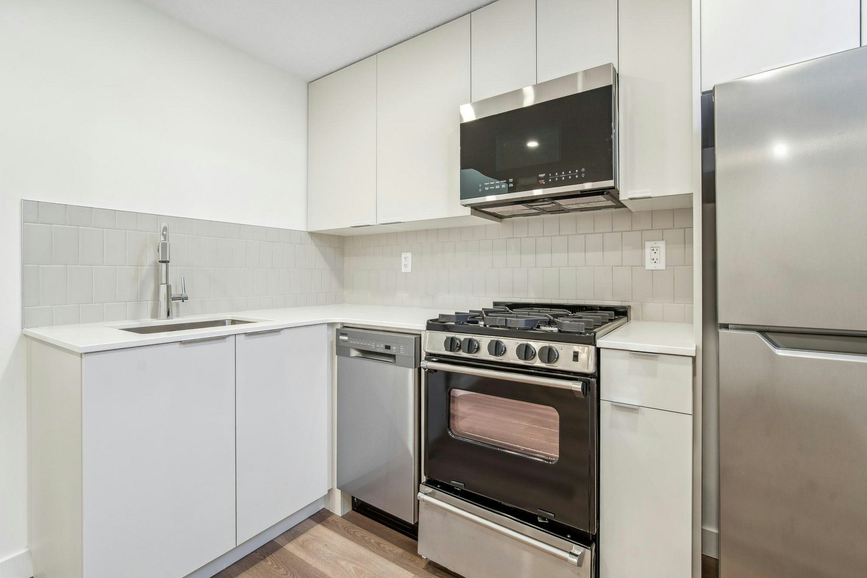 9115 65 Avenue Northwest, Edmonton, AB, T6E 0J8 - 3