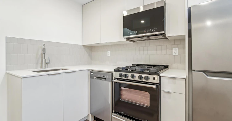 9115 65 Avenue Northwest, Edmonton, AB, T6E 0J8 - 3