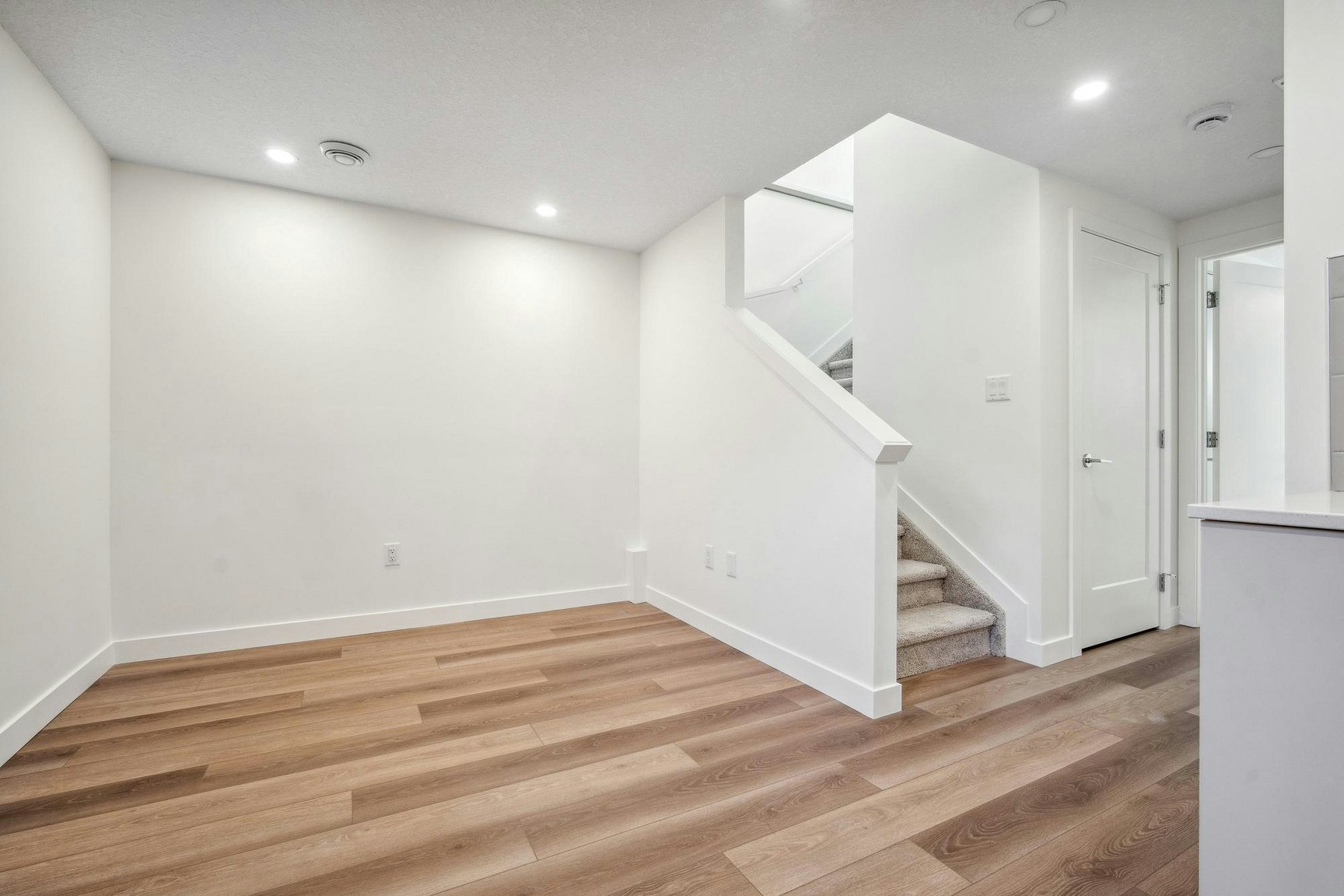 9115 65 Avenue Northwest, Edmonton, AB, T6E 0J8 - 2