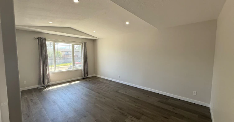 7532 59 Avenue, Red Deer, AB - 5