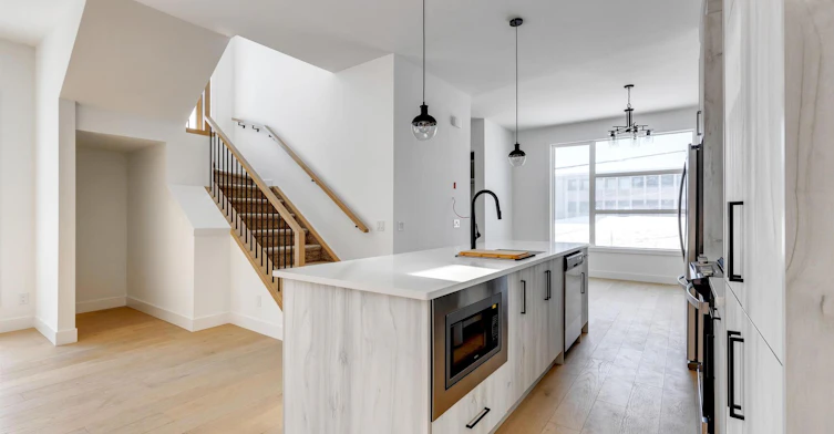 2144 51 Avenue Southwest, Calgary, AB, T3E 1J9 - 4