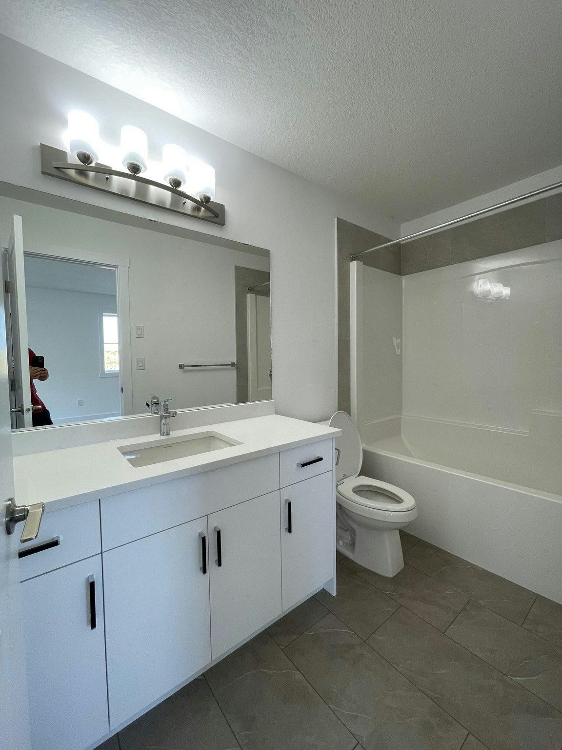 7110 Keswick Drive Southwest, Edmonton, AB, T6W 5G4 - 9