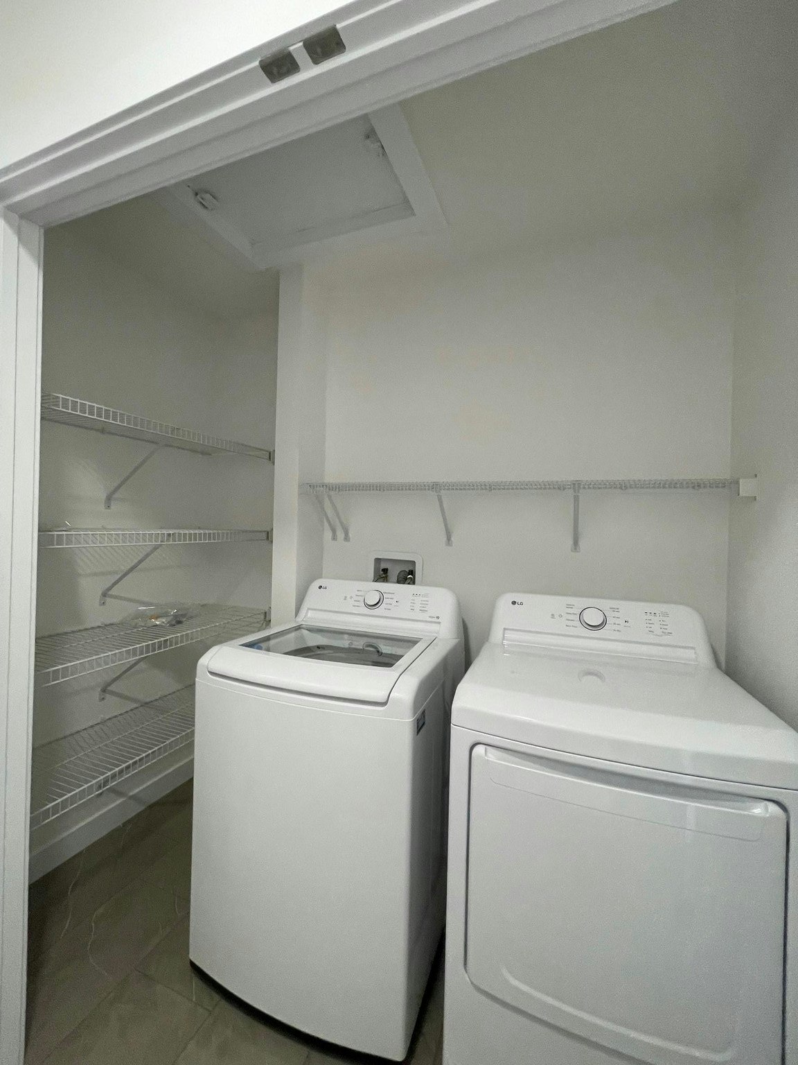 7110 Keswick Drive Southwest, Edmonton, AB, T6W 5G4 - 7