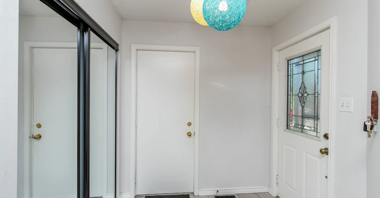 72 Burlington Crescent, Ottawa, ON, K1T 3K3 - 2