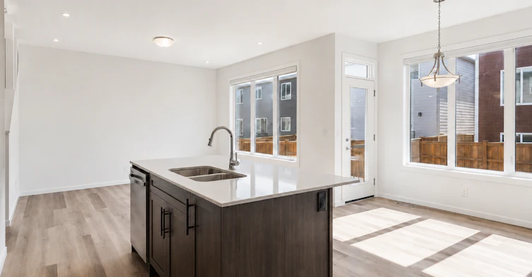 Upper-25 Yorkstone Row Southwest, Calgary, AB, T2X 5B6 - 3