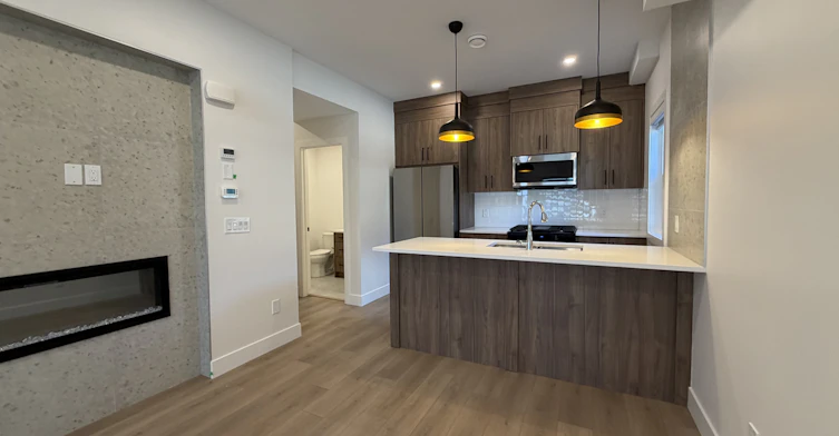 1-3119 45 Street Southwest, Calgary, AB, T3E 3T7 - 4