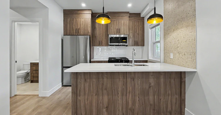 1-3119 45 Street Southwest, Calgary, AB, T3E 3T7 - 3