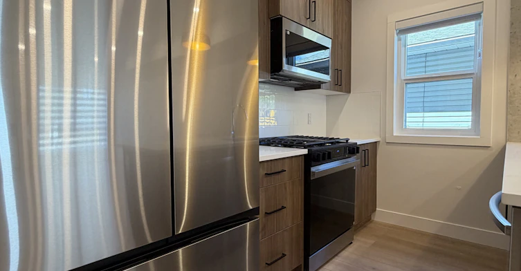1-3119 45 Street Southwest, Calgary, AB, T3E 3T7 - 9