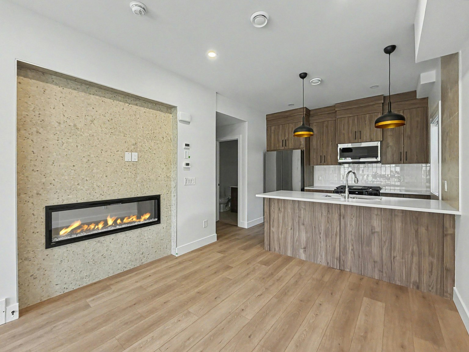 1-3119 45 Street Southwest, Calgary, AB, T3E 3T7 - 2