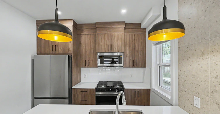 1-3119 45 Street Southwest, Calgary, AB, T3E 3T7 - 4