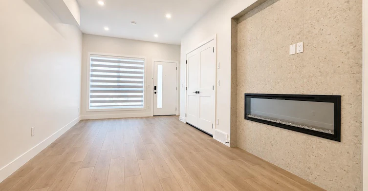 1-3119 45 Street Southwest, Calgary, AB, T3E 3T7 - 3