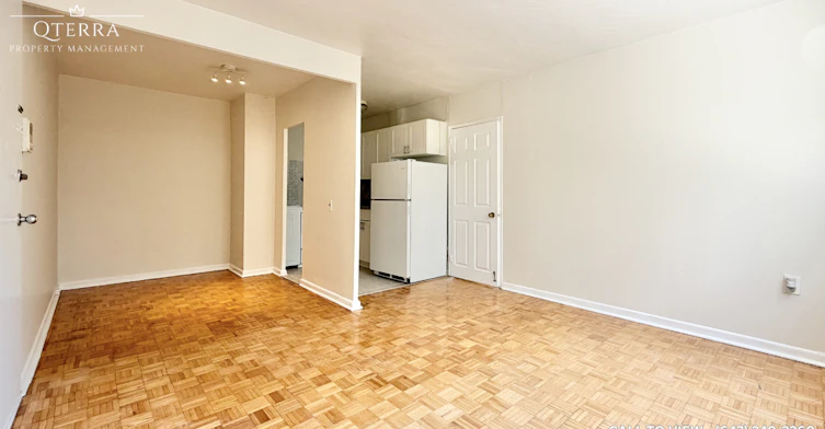 101-24 Pinehill Crescent, Toronto, ON, M6M 2B6 - 3