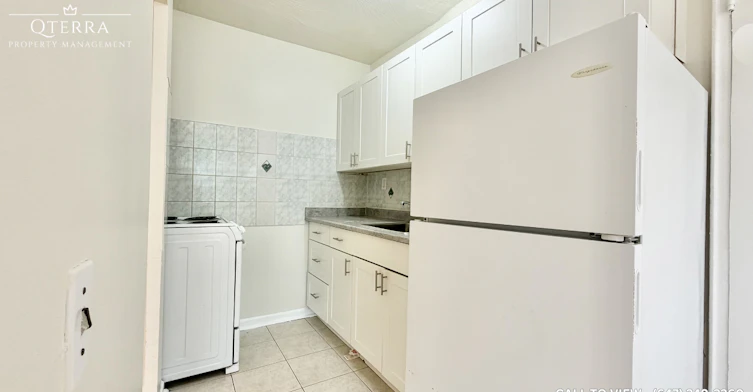 101-24 Pinehill Crescent, Toronto, ON, M6M 2B6 - 2