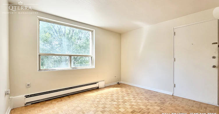 101-24 Pinehill Crescent, Toronto, ON, M6M 2B6
